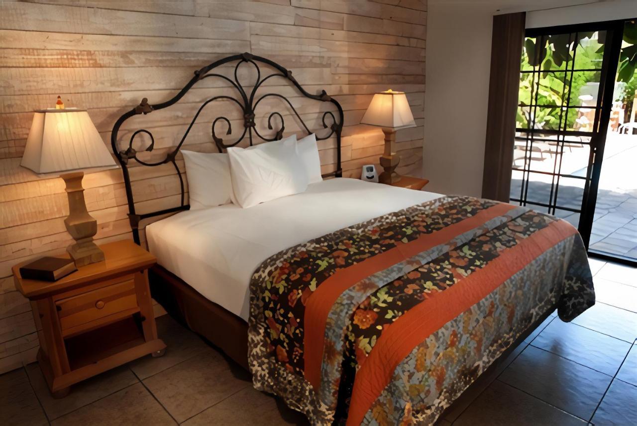 California Hotel 3*